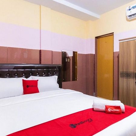 Reddoorz Plus @ Jalan Gatot Subroto Medan Sunggal Exterior photo