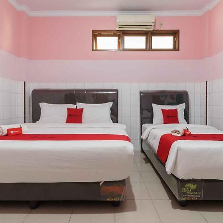 Reddoorz Plus @ Jalan Gatot Subroto Medan Sunggal Exterior photo