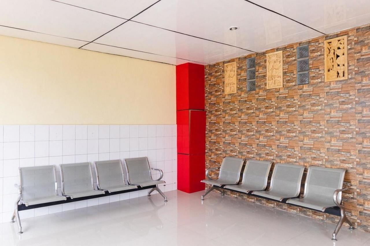 Reddoorz Plus @ Jalan Gatot Subroto Medan Sunggal Exterior photo