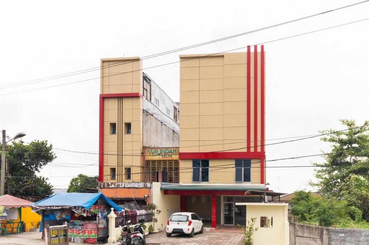 Reddoorz Plus @ Jalan Gatot Subroto Medan Sunggal Exterior photo