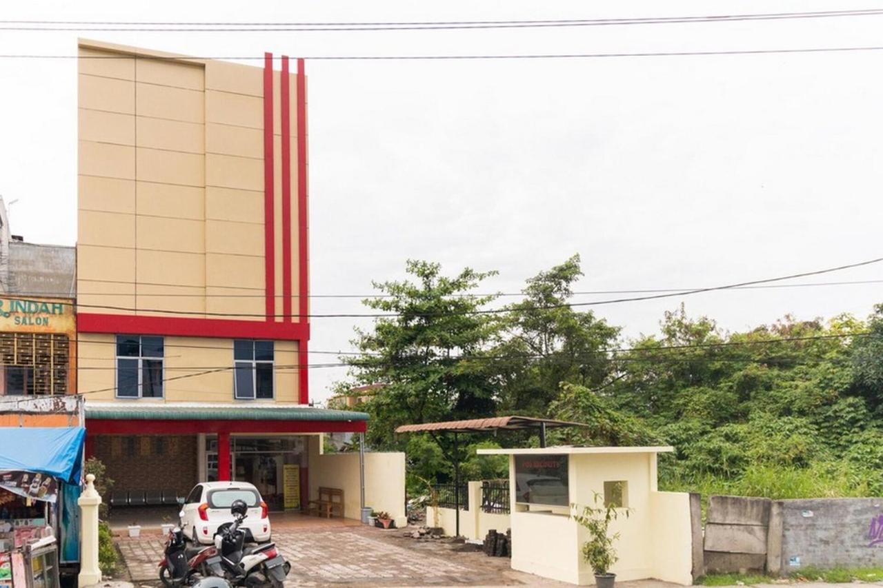 Reddoorz Plus @ Jalan Gatot Subroto Medan Sunggal Exterior photo