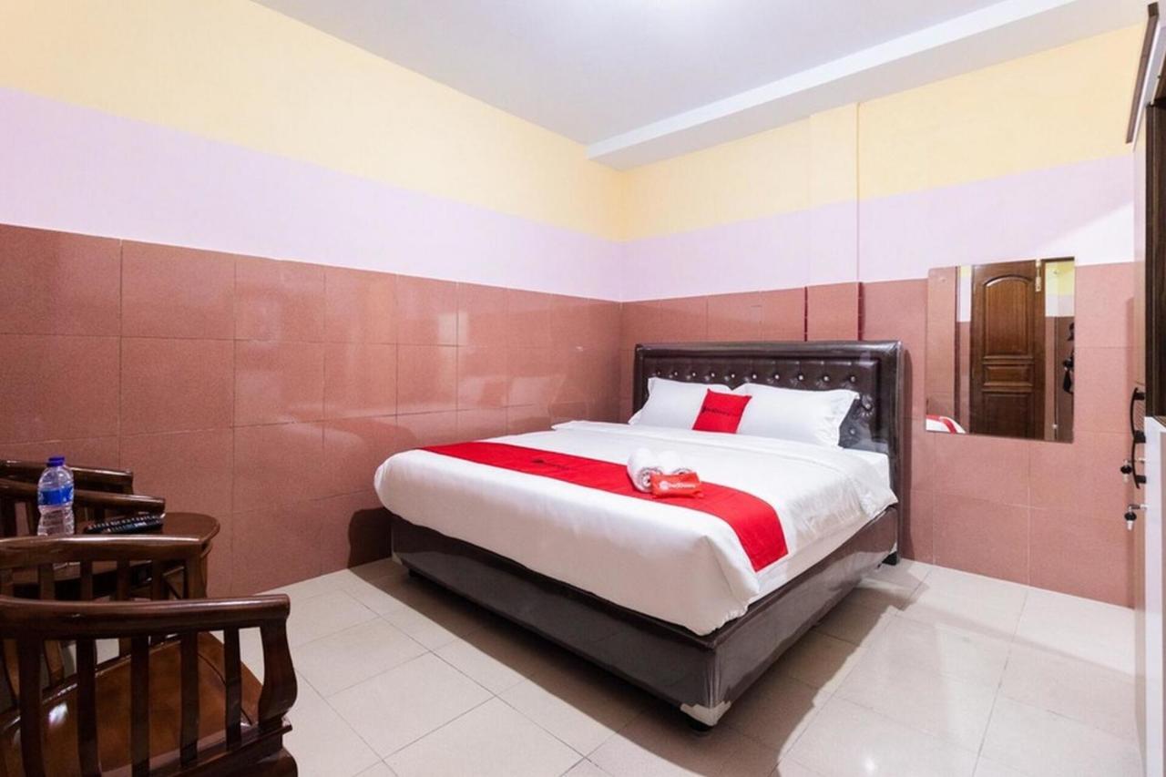 Reddoorz Plus @ Jalan Gatot Subroto Medan Sunggal Exterior photo