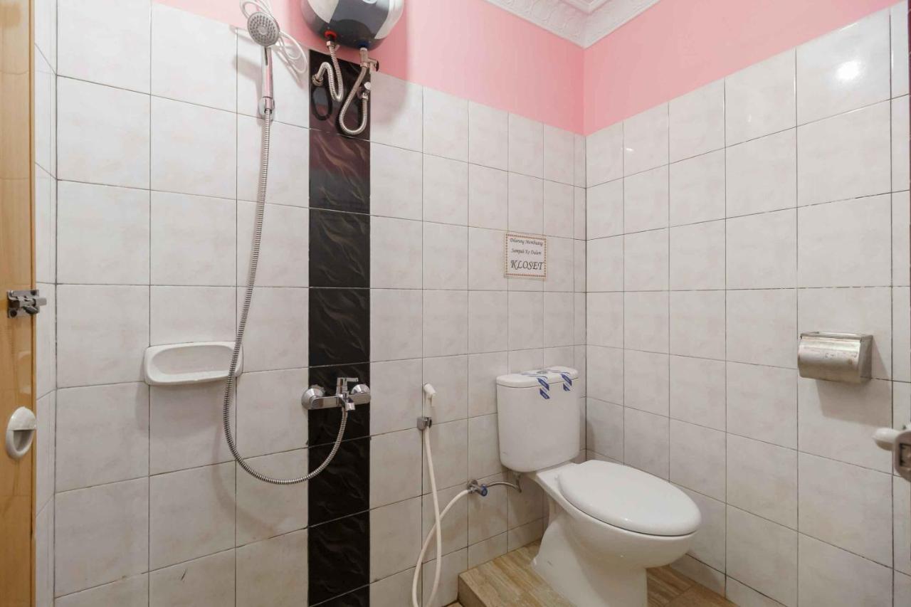 Reddoorz Plus @ Jalan Gatot Subroto Medan Sunggal Exterior photo