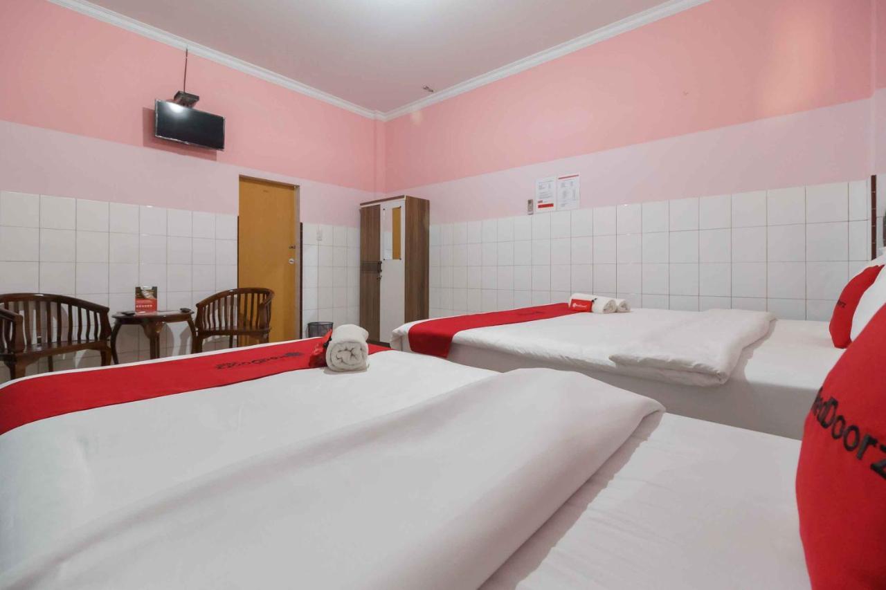 Reddoorz Plus @ Jalan Gatot Subroto Medan Sunggal Exterior photo